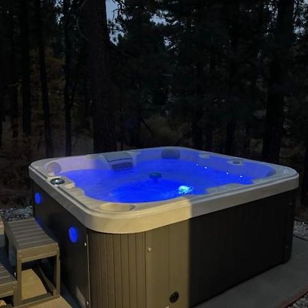 Snow Bunny Lodge - Perfect Big Bear Getaway! Deck With A New Hot Tub And Charcoal Barbecue! Биг Беър Лейк Екстериор снимка