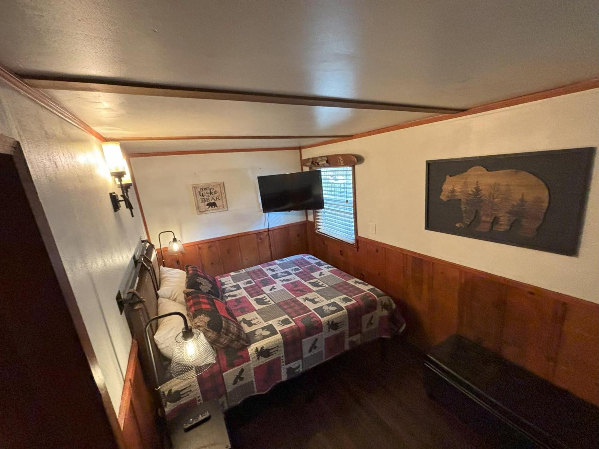 Snow Bunny Lodge - Perfect Big Bear Getaway! Deck With A New Hot Tub And Charcoal Barbecue! Биг Беър Лейк Екстериор снимка