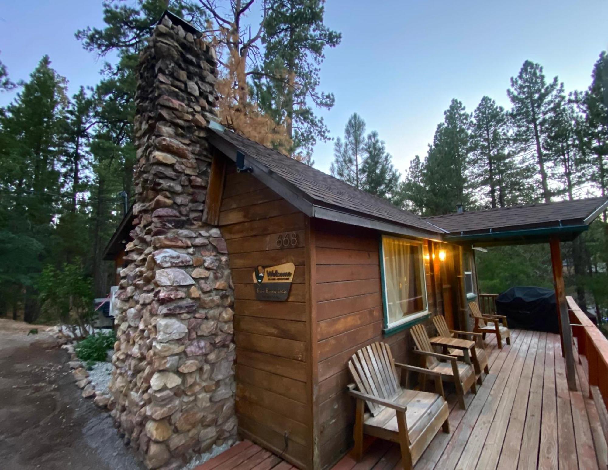 Snow Bunny Lodge - Perfect Big Bear Getaway! Deck With A New Hot Tub And Charcoal Barbecue! Биг Беър Лейк Екстериор снимка