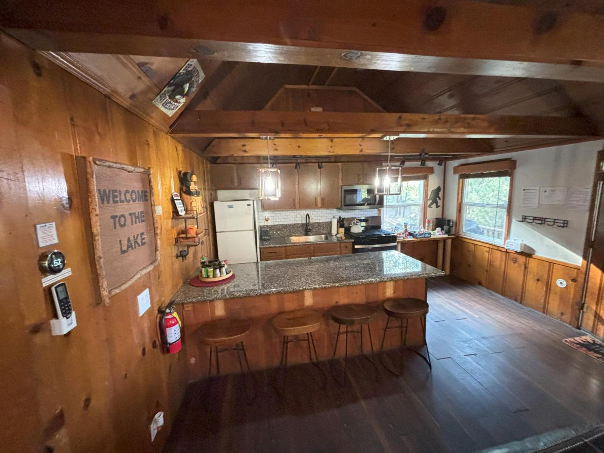 Snow Bunny Lodge - Perfect Big Bear Getaway! Deck With A New Hot Tub And Charcoal Barbecue! Биг Беър Лейк Екстериор снимка