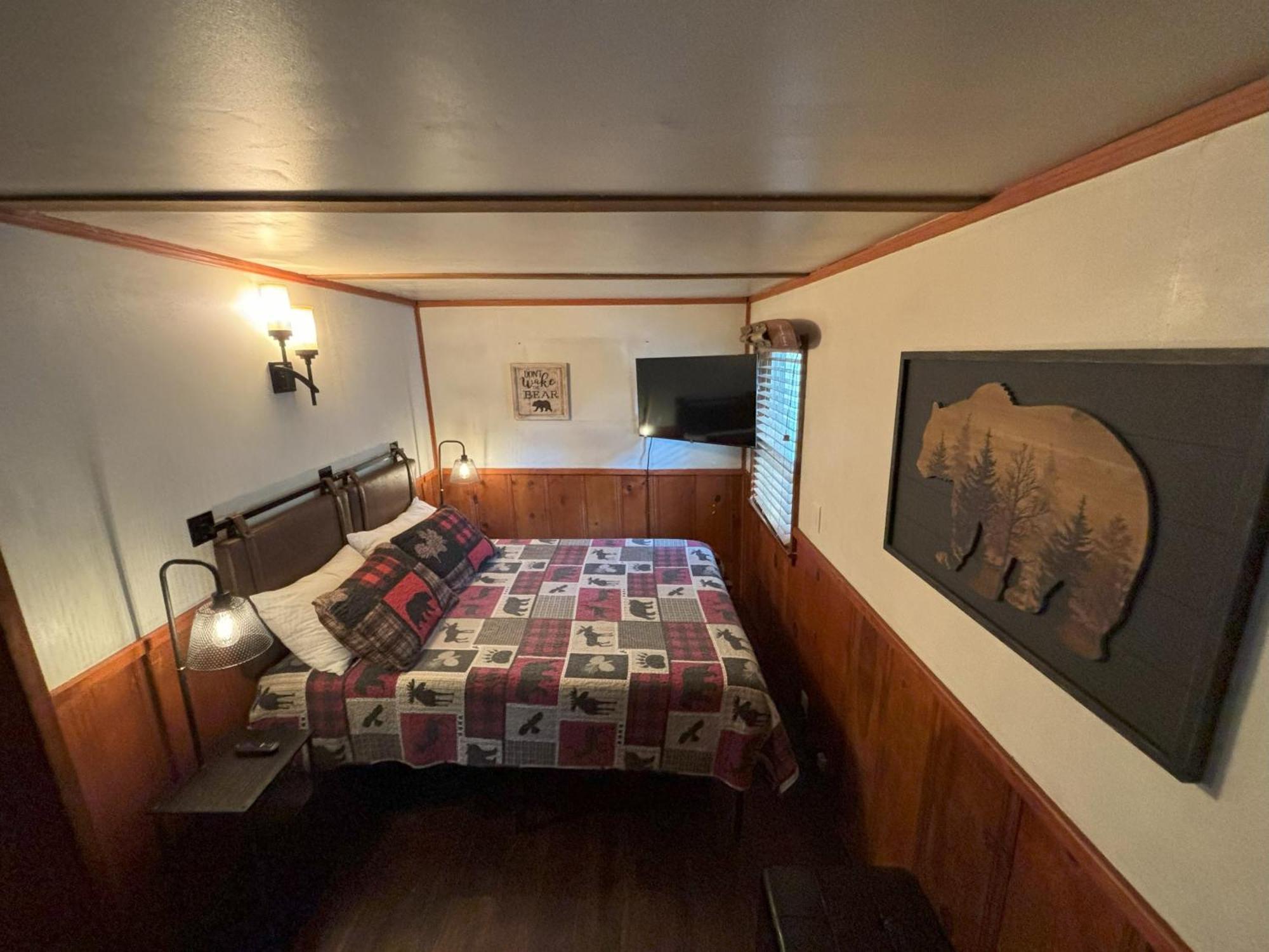 Snow Bunny Lodge - Perfect Big Bear Getaway! Deck With A New Hot Tub And Charcoal Barbecue! Биг Беър Лейк Екстериор снимка