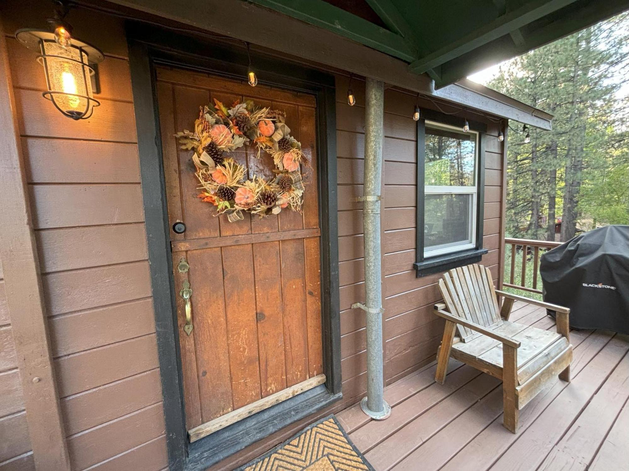 Snow Bunny Lodge - Perfect Big Bear Getaway! Deck With A New Hot Tub And Charcoal Barbecue! Биг Беър Лейк Екстериор снимка