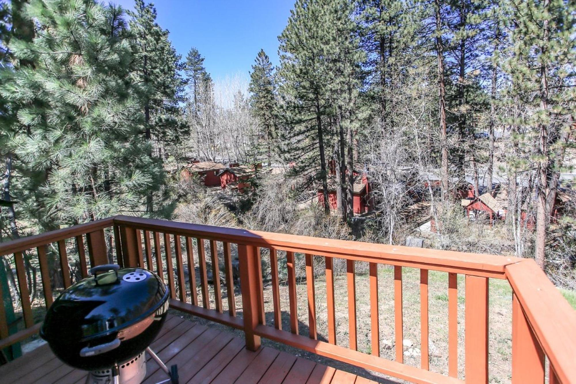Snow Bunny Lodge - Perfect Big Bear Getaway! Deck With A New Hot Tub And Charcoal Barbecue! Биг Беър Лейк Екстериор снимка